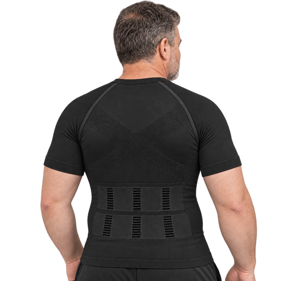 Vue de dos de la maille croisée en X sur le t-shirt noir.