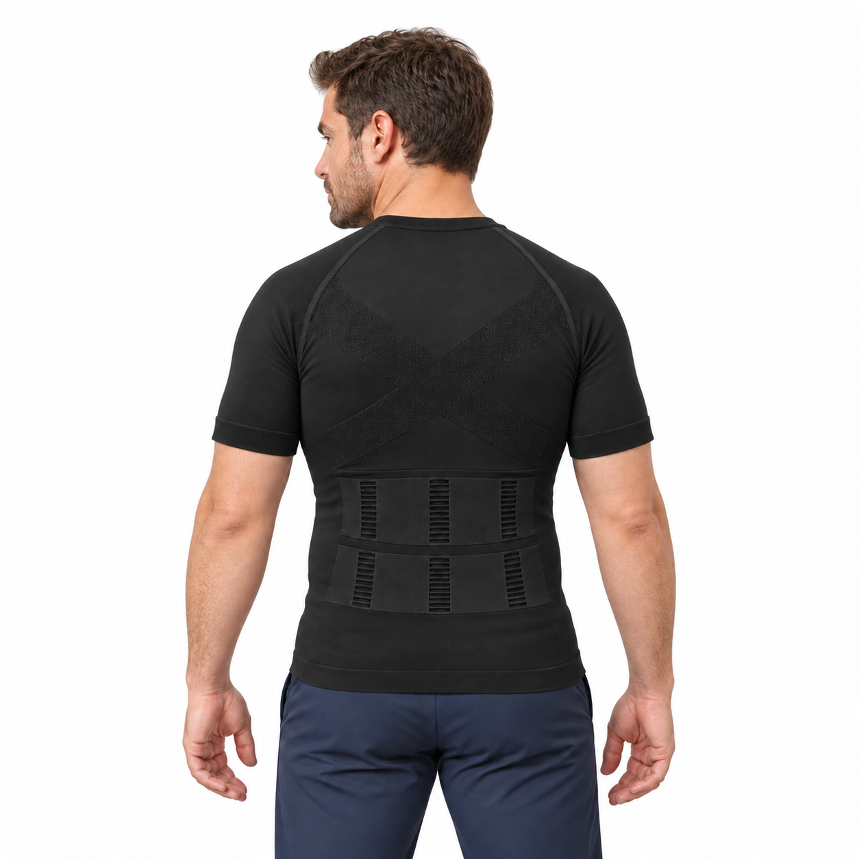 Homme portant le t-shirt noir de dos, avec maille croisée visible